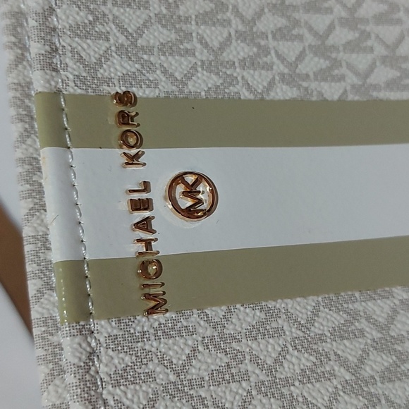 6. MICHAEL KORS LEATHER BELT BAG NWT! - Size S / M - Picture 2 of 2